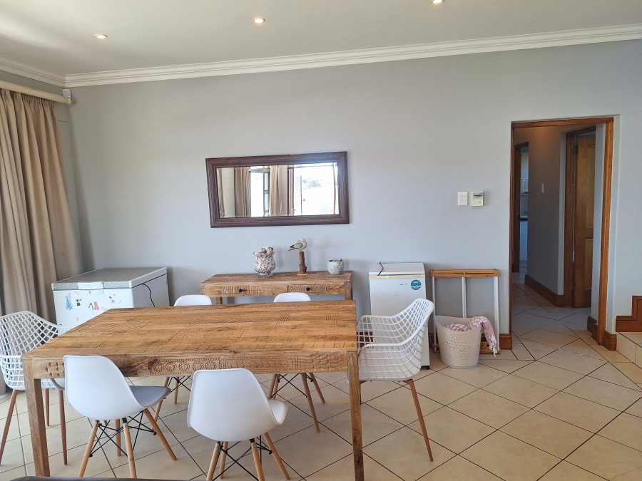 To Let 4 Bedroom Property for Rent in Santareme Eastern Cape